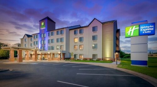 Holiday Inn Express Hotel & Suites Coon Rapids - Blaine Area