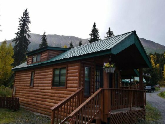 Gwin's Lodge & Roadhouse Est 1952 - Photo4