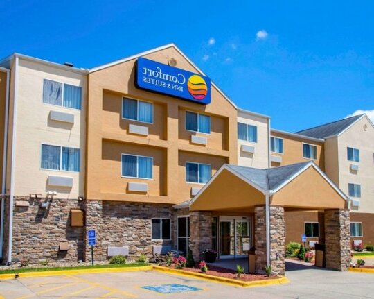 Comfort Inn & Suites Coralville - Photo2
