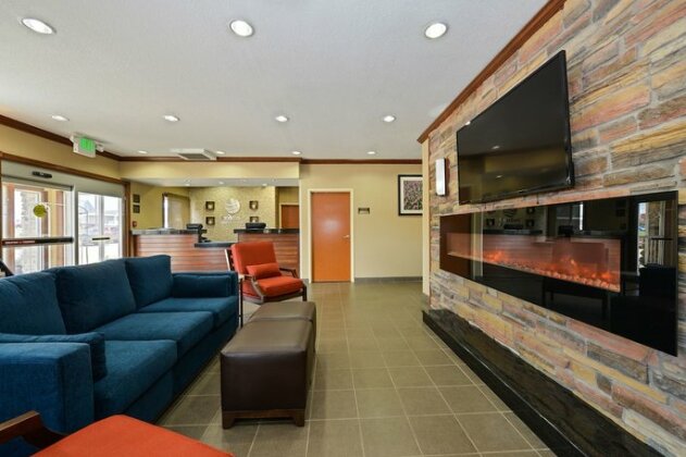 Comfort Inn & Suites Coralville - Photo3