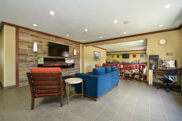 Comfort Inn & Suites Coralville - Photo4