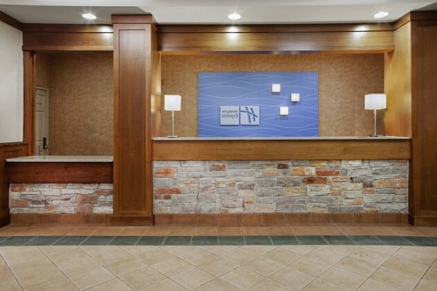 Holiday Inn Express Hotel & Suites Coralville - Photo3