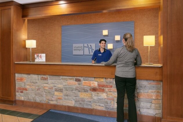 Holiday Inn Express Hotel & Suites Coralville - Photo4