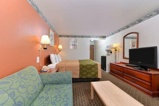 Econo Lodge Inn & Suites Corning - Photo3