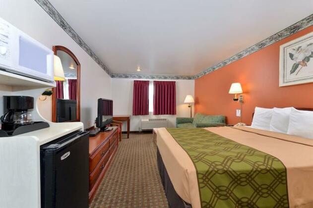 Econo Lodge Inn & Suites Corning - Photo4