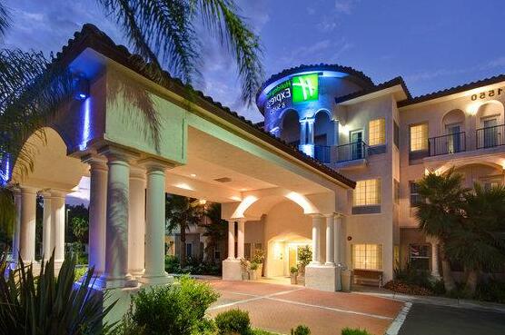 Holiday Inn Express Hotel & Suites Corona - Photo5