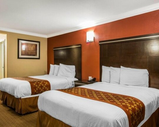 Rodeway Inn & Suites Corona