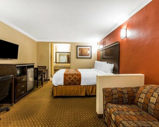 Rodeway Inn & Suites Corona - Photo4