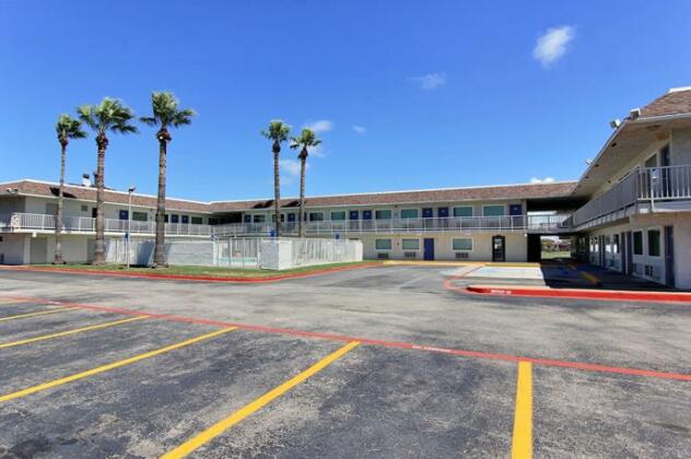 Motel 6 Corpus Christi East - N Padre Island - Photo4