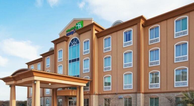 Holiday Inn Express Hotel and Suites Corsicana I-45