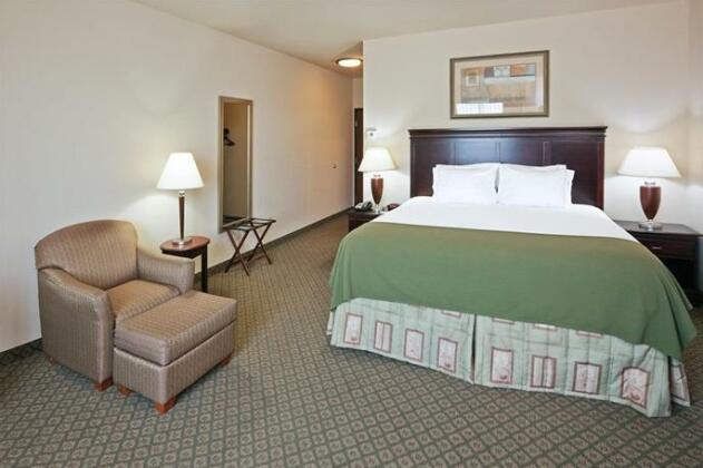 Holiday Inn Express Hotel and Suites Corsicana I-45 - Photo5