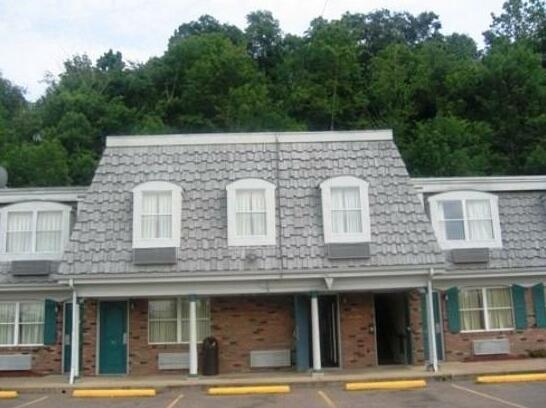 Country Squire Inn & Suites - Photo5