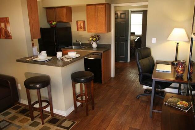 Eagle's Den Suites at Cotulla - Photo4