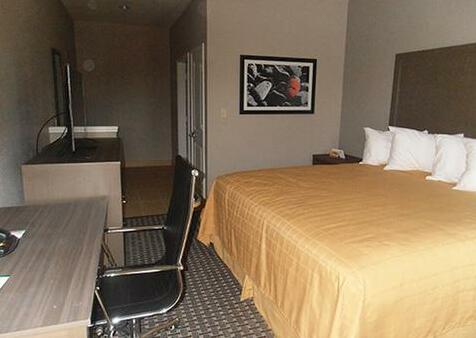 Quality Inn & Suites Cotulla I-35 - Photo4