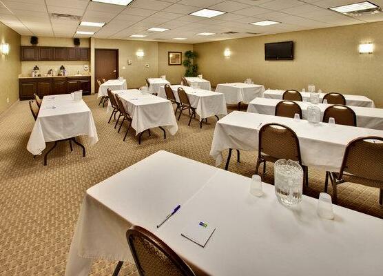 Holiday Inn Express Hotel & Suites Council Bluffs - Convention Center Area - Photo4