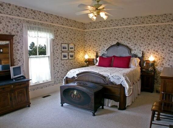 Blue Goose Inn Bed and Breakfast - Photo4
