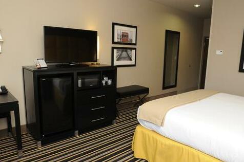 Holiday Inn Express Covington-Madisonville - Photo4