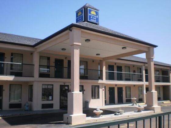 Executive Inn and Suites Covington - Photo5