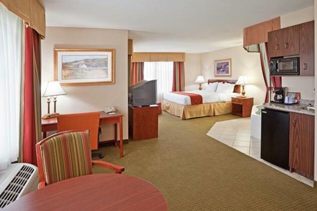 Holiday Inn Express Hotel & Suites Franklin-Oil City - Photo3