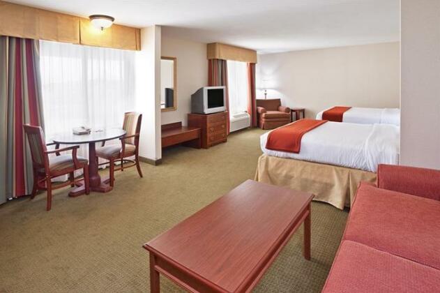 Holiday Inn Express Hotel & Suites Franklin-Oil City - Photo4