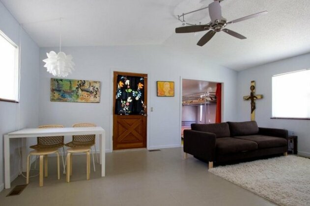 Artist Retreat by Vacation Rental Pros - Photo2