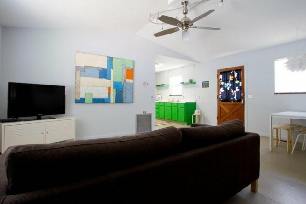 Artist Retreat by Vacation Rental Pros - Photo4