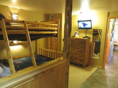Three Seasons Hotel Suites by Crested Butte Lodging - Photo4