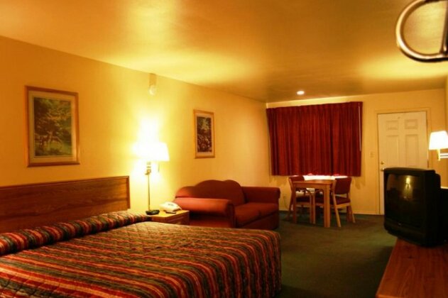 Riata Inn Crystal City