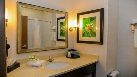 Holiday Inn Express Hotels & Suites Cuero - Photo3