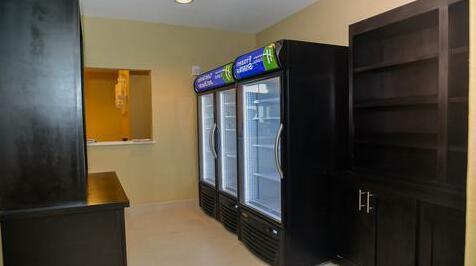 Holiday Inn Express Hotels & Suites Cuero - Photo5