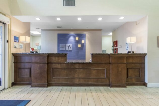 Holiday Inn Express & Suites Cullman - Photo2