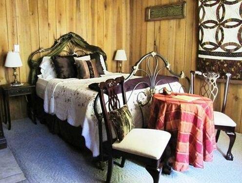 Olde Mill Inn Bed & Breakfast - Photo5