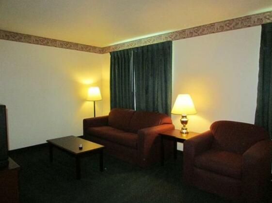 AmeriVu Inn & Suites Cumberland - Photo2