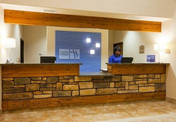 Holiday Inn Express & Suites Custer - Photo5