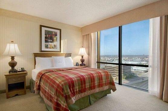 DoubleTree by Hilton Hotel Dallas Campbell Centre - Photo3