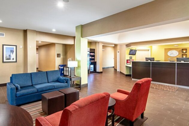 Holiday Inn Express Hotel & Suites Dallas/Stemmons Fwy I-35 - Photo3