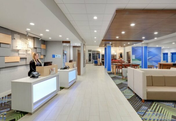 Holiday Inn Express & Suites - Dallas NW HWY - Love Field - Photo2