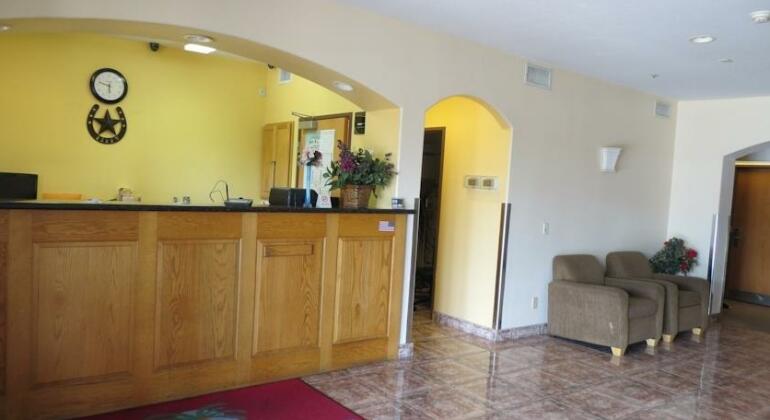 Tropicana Inn and Suites - Photo3