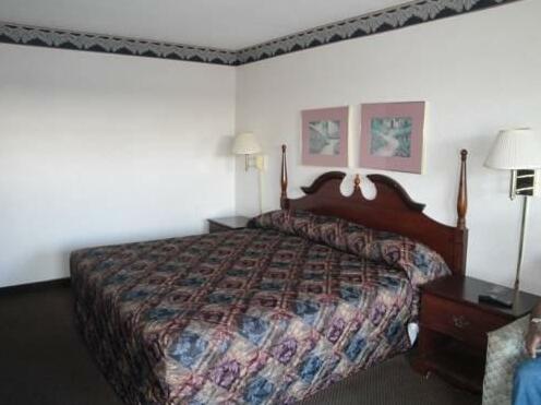 Red Carpet Inn & Suites Danville - Photo5