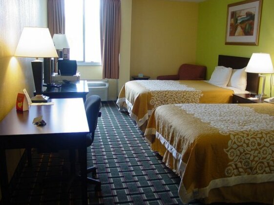 Days Hotel by Wyndham Danville Conference Center - Photo4