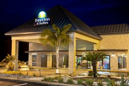 Days Inn & Suites by Wyndham Davenport