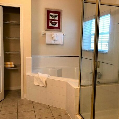 Platinum Standard Luxury Condo - Photo3