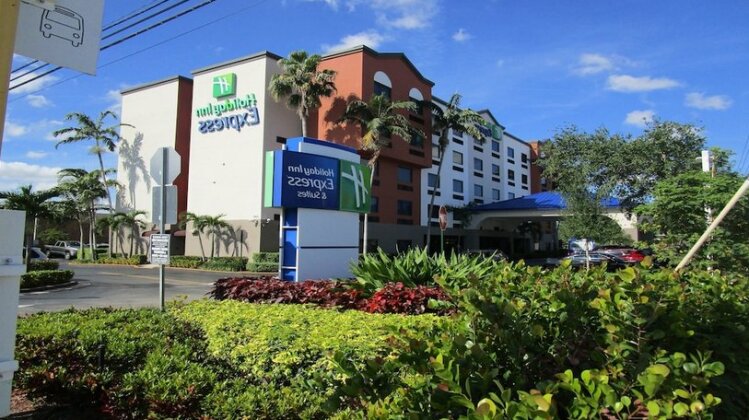 Holiday Inn Express and Suites Fort Lauderdale Airport West - Photo2