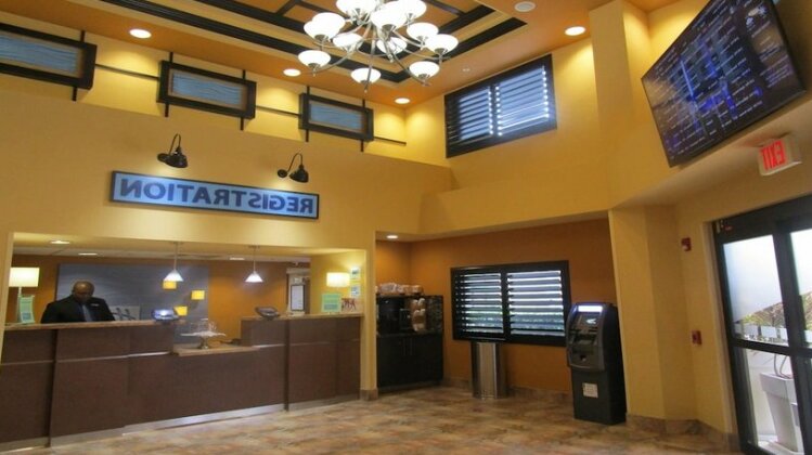Holiday Inn Express and Suites Fort Lauderdale Airport West - Photo5