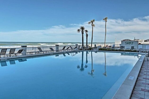 Breezy Daytona Beach Studio w/Pool -Steps to Beach