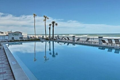 Breezy Daytona Beach Studio w/Pool -Steps to Beach