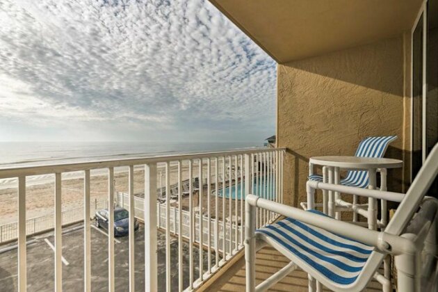 Oceanfront Daytona Beach Studio w/ Balcony & Pool - Photo2