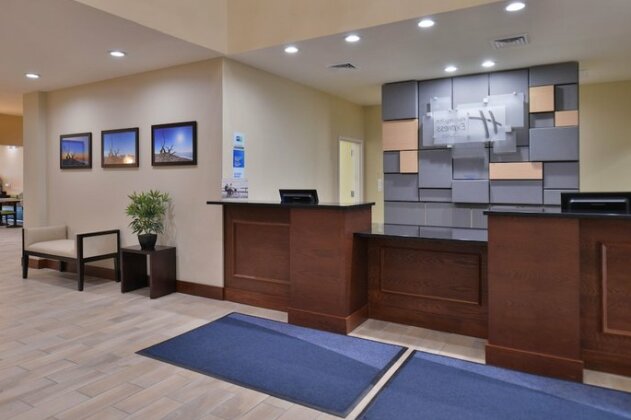 Holiday Inn Express & Suites Dearborn SW - Detroit Area - Photo4