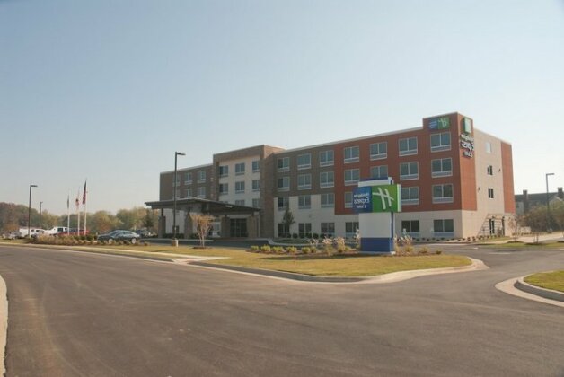 Holiday Inn Express & Suites Decatur - Photo2
