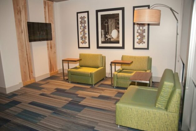 Holiday Inn Express & Suites Decatur - Photo4